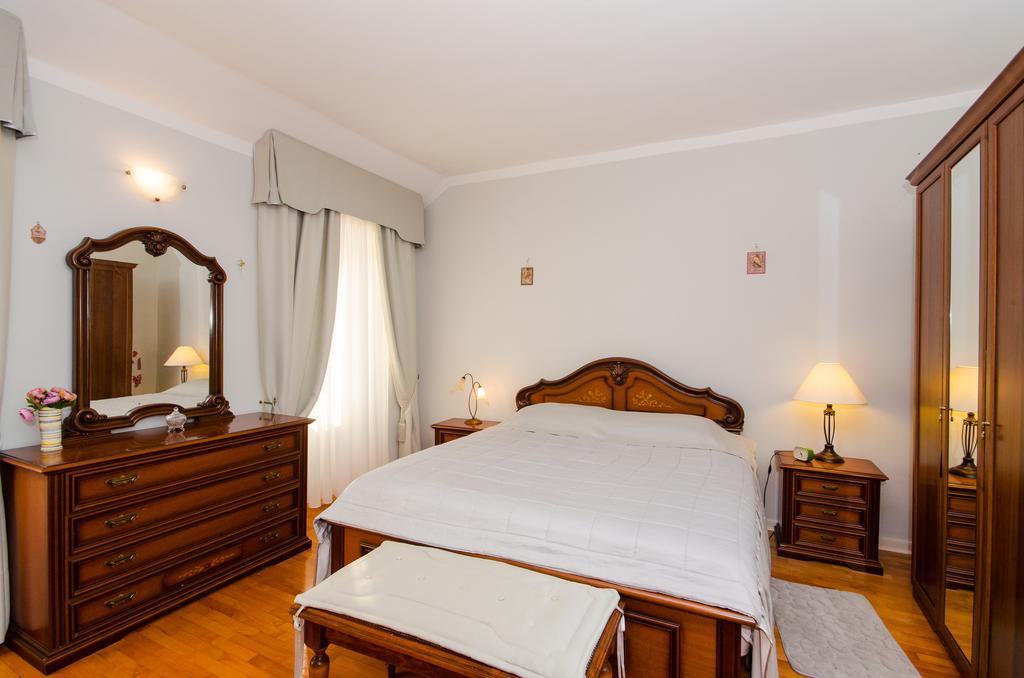 Apartment Noemi Rovinj Exterior foto